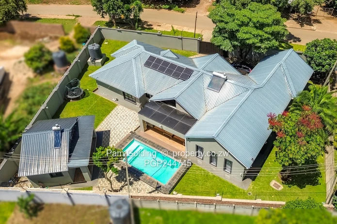 Move In Ready Compact Modern Family Home!!!! (Sole Mandate)