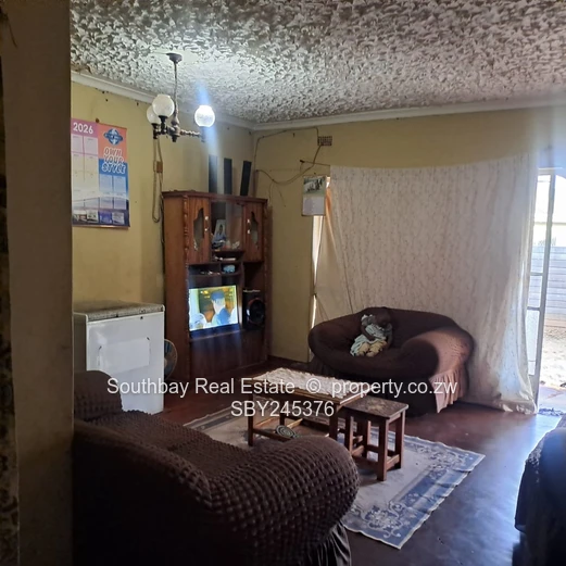 Lovely home in a secure, well-kept environment! Grab an opportunity. (Sole Mandate)