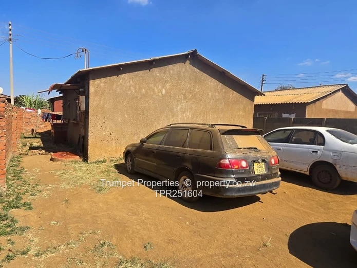 2-Bed Dzivarasekwa Ext— Walled 3 sides Yard, Parking, Sewer, Good ZESA