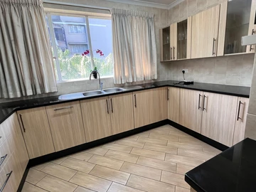 3 Bedroom Flat & Apartment