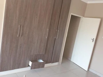 4 Bedroom Flat & Apartment