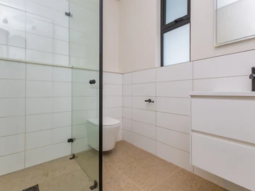 2 Bedroom Flat & Apartment