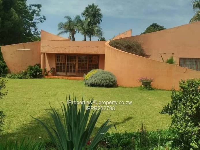 Spacious  old money  Property in Old Mazowe 