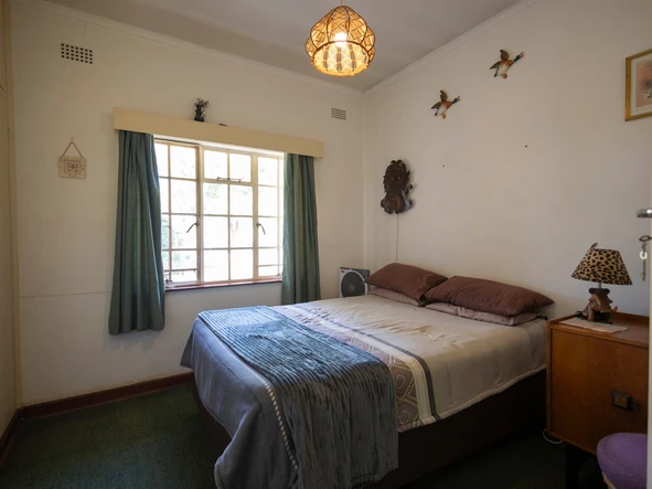 Home With A Cottage In Quiet Close