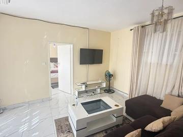 2 Bedroom Flat & Apartment