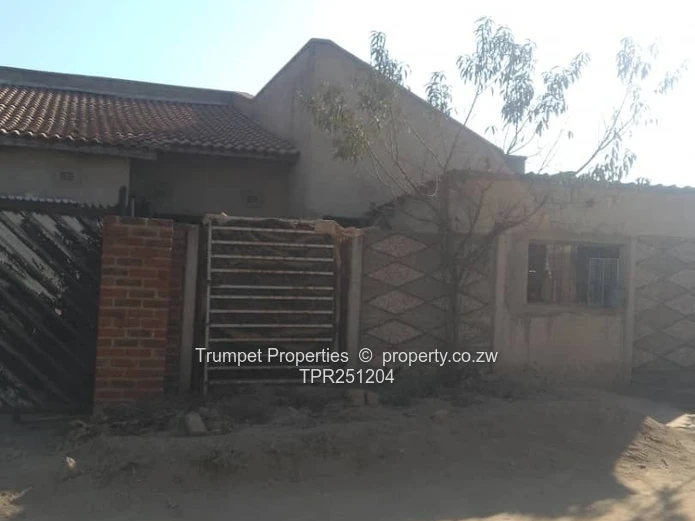 5 Bedroom Home in Budiriro 5b For Sale