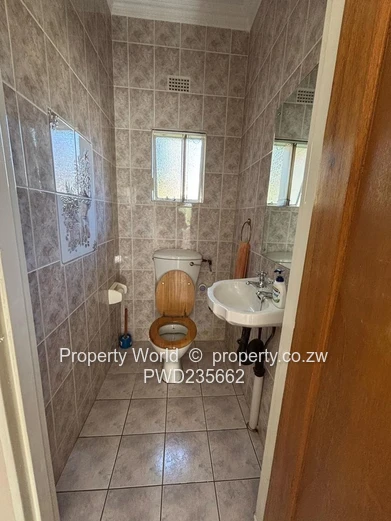 5 Bedroom House for Sale in Rolf Valley