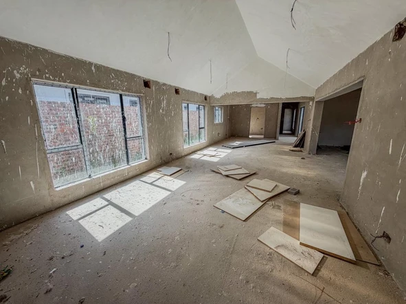 4 Bedroom Flat & Apartment