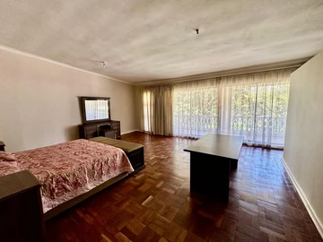 6 Bedroom House