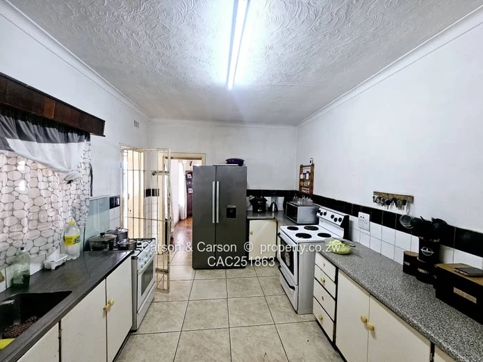 Queensdale 4-Bed Home with Secure Veranda & Large Yard