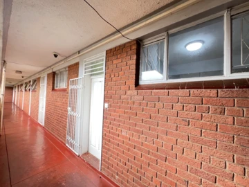 2 Bedroom Flat & Apartment