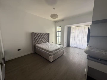 2 Bedroom Flat & Apartment