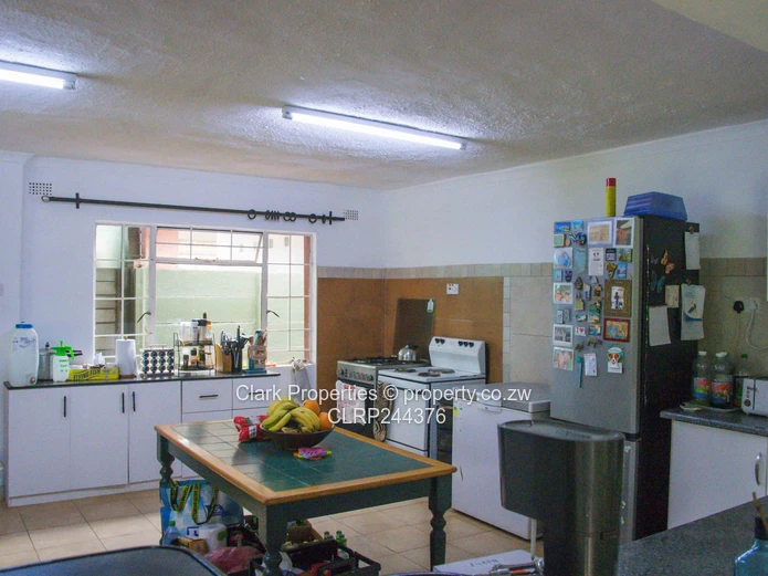 Multi-Dwelling Estate, Investor's Opportunity!