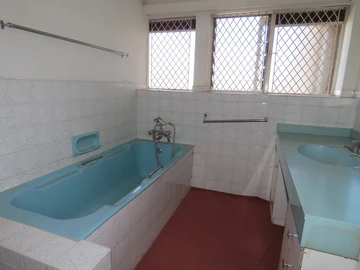 3 Bedroom Flat & Apartment