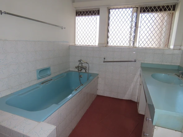 3 Bedroom Flat & Apartment