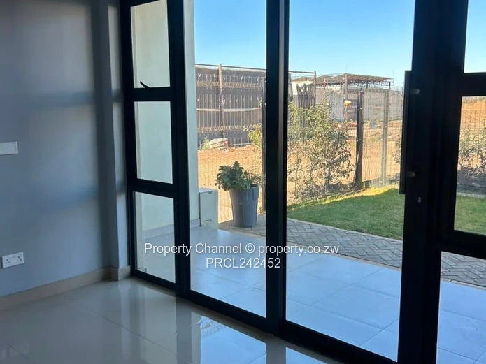 Modern 4-Bed Apartment in Madokero | Pool & Borehole