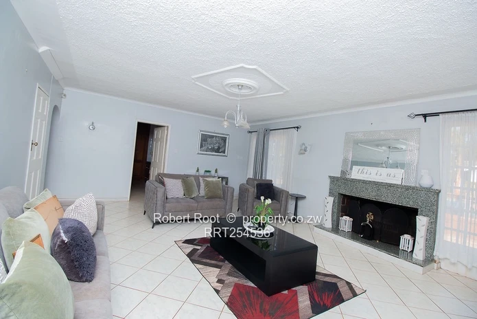 Prime 5 Bedroom Home for Sale in Helensvale
