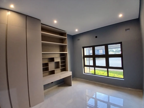3 Bedroom Flat & Apartment