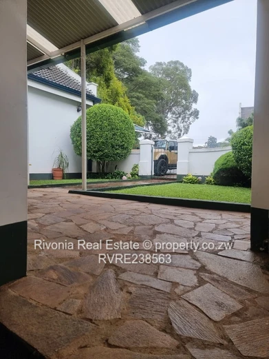 3 Beds Helensvale ,fully furnished garden flat to let 