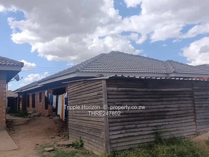 5-Bed Shell on Main Road, Glaudina — En-suite & Fireplace