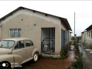 Charming 2-Bedroom Home with a shared Borehole in Dzivarasekwa Extension!
