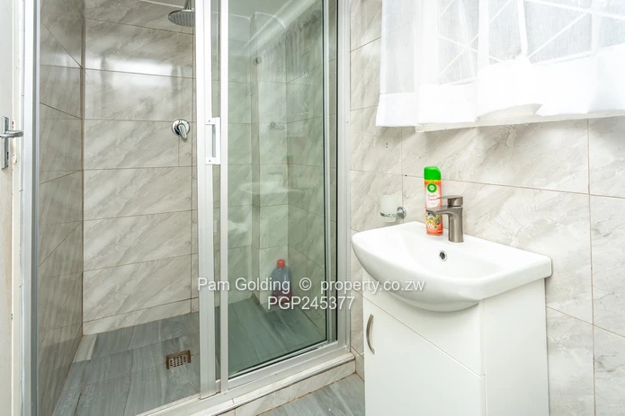 4- bedroom En suite Home on 1160sqm in Hillside