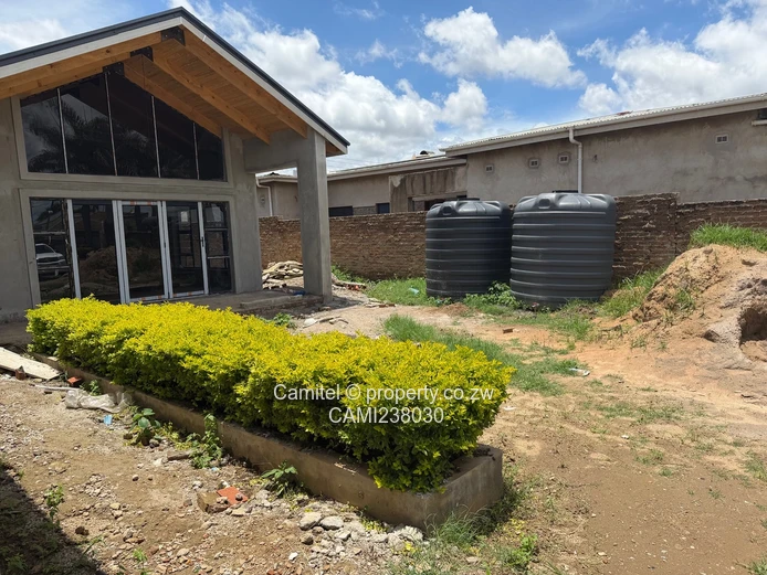 Ashdown Park Finish to own test this 4 bed main en-suite high Celling modern open plan