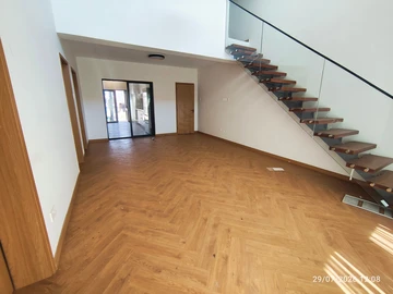 4 Bedroom Flat & Apartment