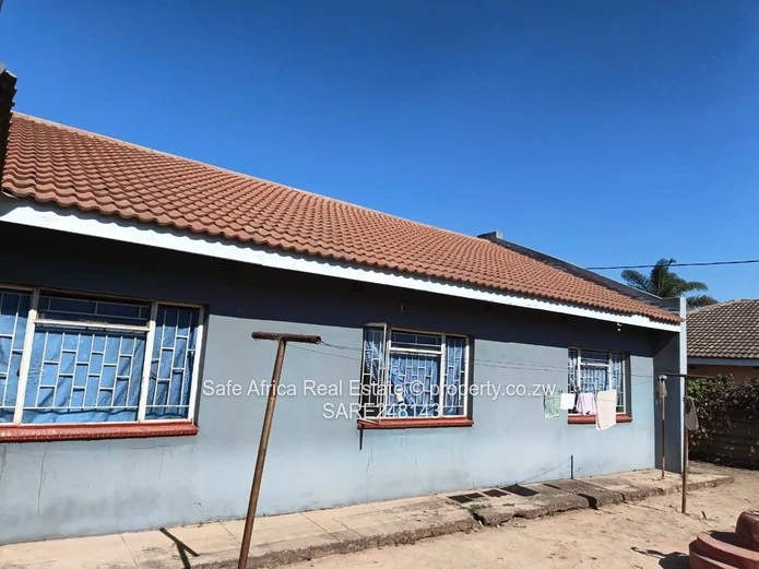 Waterfalls Mainway Meadows – Elegant 3-Bedroom Family Home for Sale