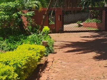 4 Bedroom Flat & Apartment