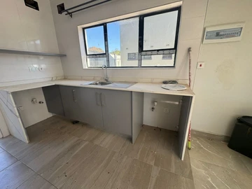 4 Bedroom Flat & Apartment