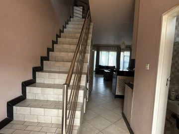 3 Bedroom Flat & Apartment