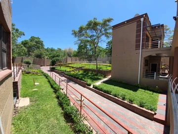 4 Bedroom Flat & Apartment