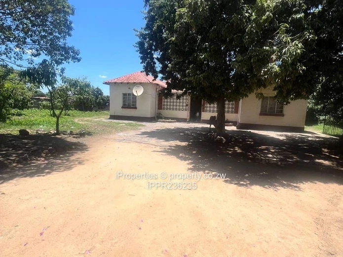 Prime 2,187sqm Property with Main House & Cottage