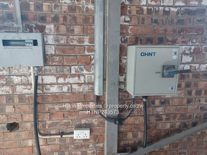 Hillside Rd Ext Industrial: 450m² Warehouse