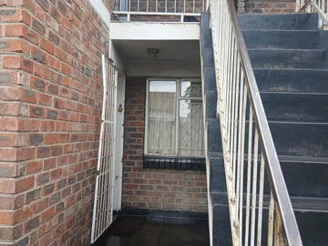 2 Bedroom Flat & Apartment