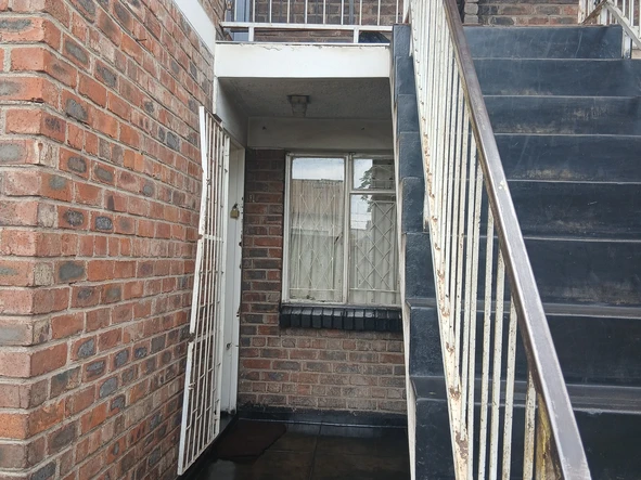 2 Bedroom Flat & Apartment