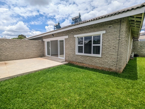 Modern Townhouse with Private Garden near Honeydew Lifestyle Centre
