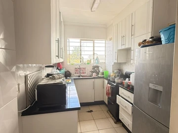 2 Bedroom Flat & Apartment