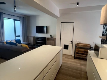 3 Bedroom Flat & Apartment