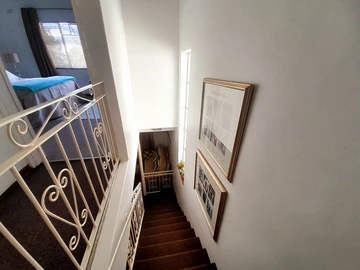 2 Bedroom Flat & Apartment