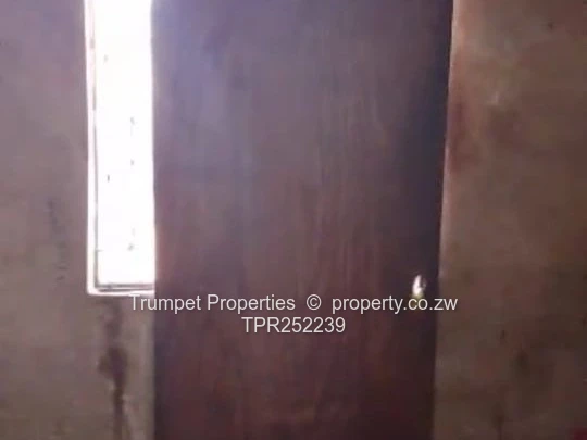 Brick 4-Bed home in Chitungwiza, title deeds