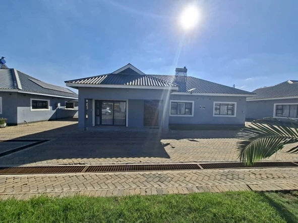 3 Bedroom Flat & Apartment
