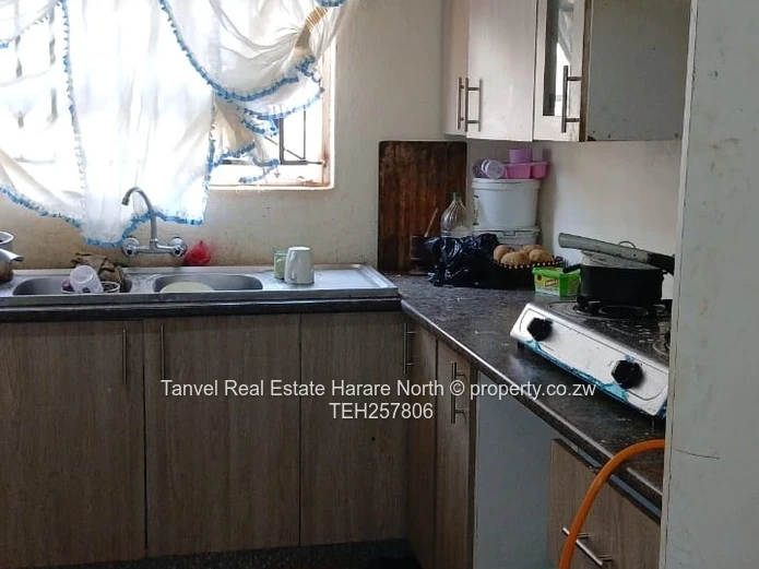 Hatcliffe, 70k,5 bedrooms two kitchens and a lounge ,2 bathrooms with toilets with both shower and t