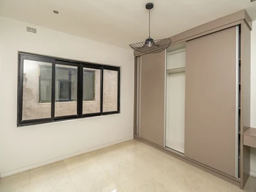 4 Bedroom Flat & Apartment