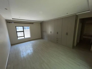 4 Bedroom Flat & Apartment