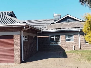 3 Bedroom Flat & Apartment