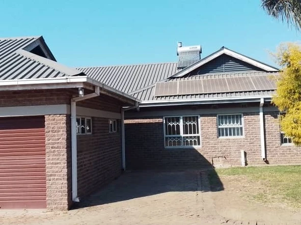 3-Bedroom Cluster with Borehole in Newlands, Harare!