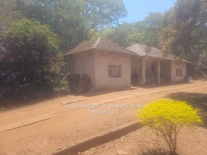 Meyrick Park: 3-Bed Home on 6,988 m² with Verandah