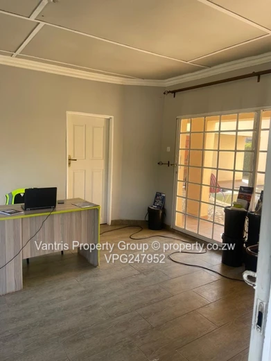 Pomona office to let